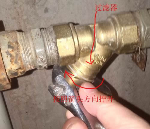 擰開(kāi)過(guò)濾器